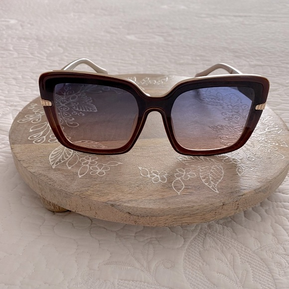Vince Camuto Butterfly Sunglasses - Picture 1 of 10